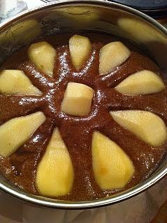 Torta di cioccolato e nocciole con pere senza farina glutenfree