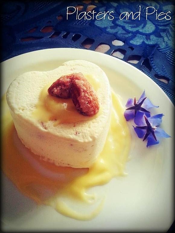 Semifreddo alla mousse di vino Moscato d'Asti docg con Stevia e mandorle