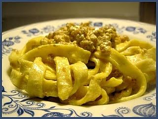 Fettuccine con zafferano, salsiccia friulana e Aquilano