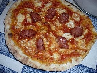 Pizza salsiccia e formaggio