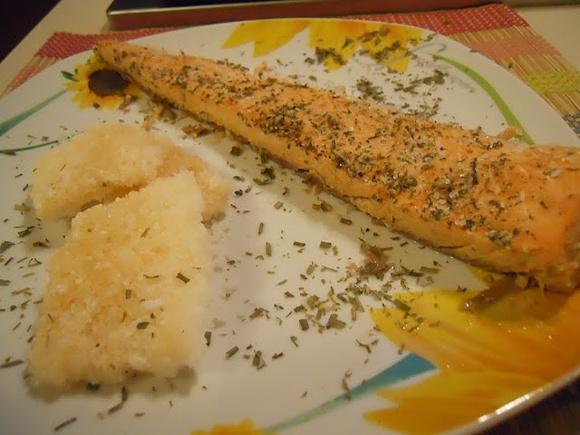 Filetti di salmone aromatizzati in crosta di sale