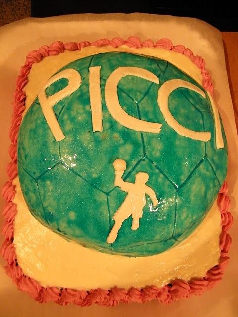 Torta pallamano, sport e golosità combinati in un dolce originale