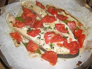 Salmone al forno con erbe e pomodori