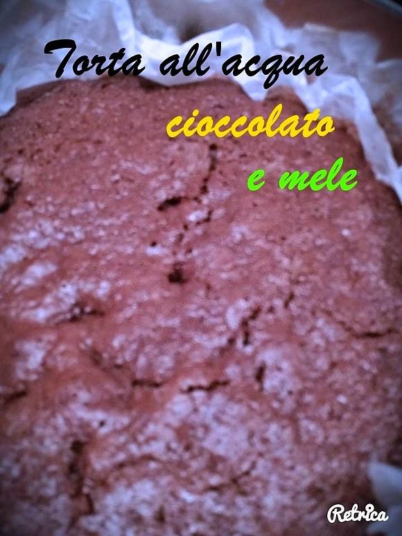Torta all'acqua con cioccolato e mele
