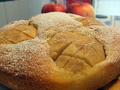 Torta di mele con yogurt greco e panna