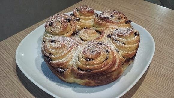 Torta di rose con gocce di cioccolato
