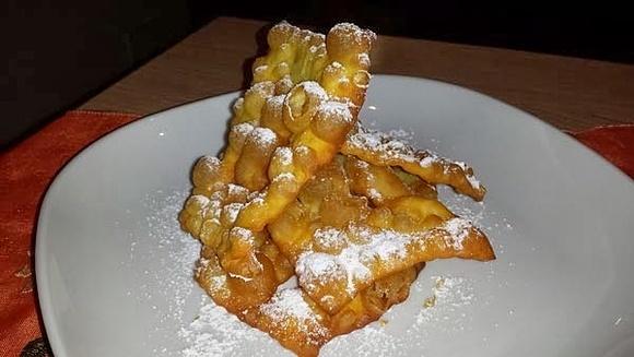 Regina del carnevale: chiacchiere tradizionali italiane
