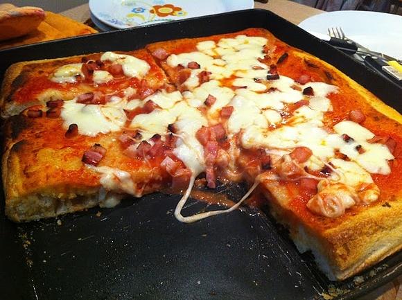 Pizza con lievito madre e impasto a mano