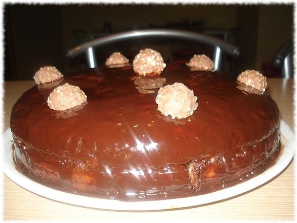 Torta Ferrero Rocher al cioccolato e nocciole fatta in casa