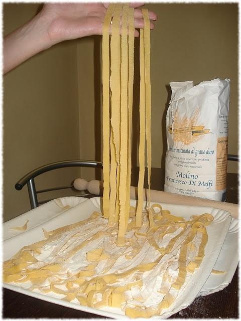 Tagliatelle fatte in casa con ragù alla bolognese