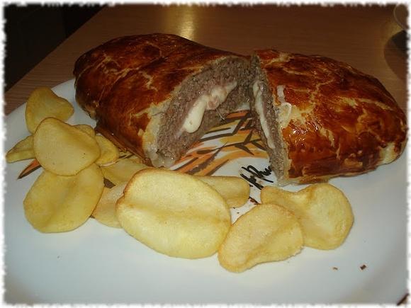Polpettone in crosta ripieno di scamorza e prosciutto