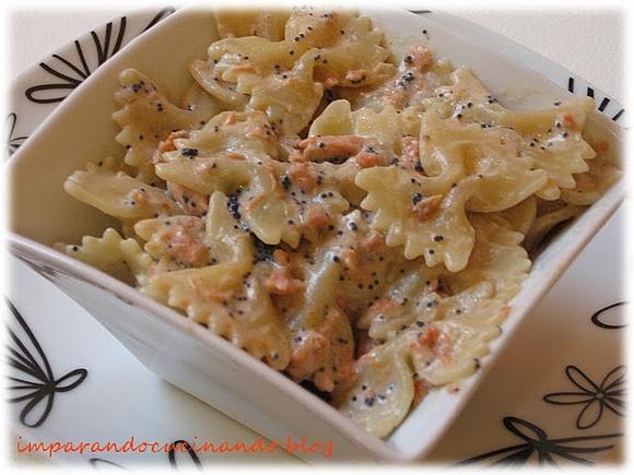 Farfalle al salmone e uova di lompo