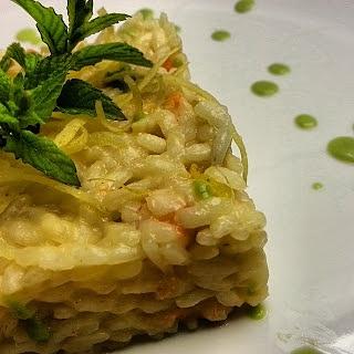 Risotto ai gamberi con zest di limoncedro, menta e vellutata di piselli