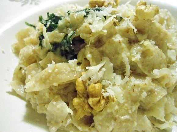 Tagliatelle integrali al sugo di spinaci e noci