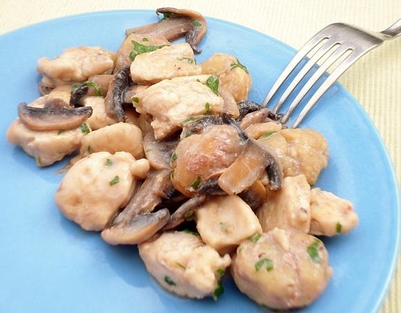 Pollo con funghi e castagne