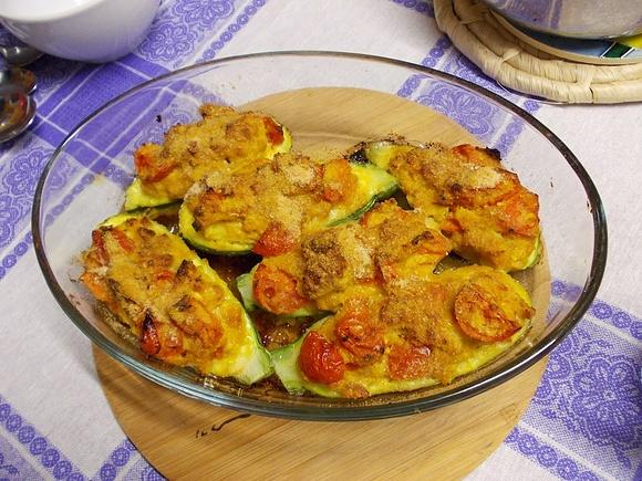 Zucchine ripiene con pomodorini
