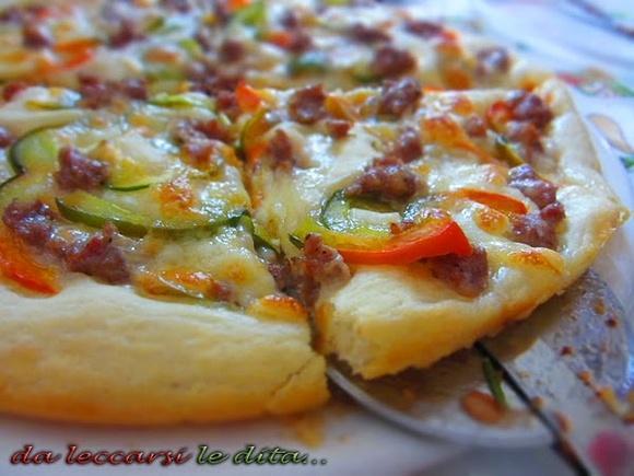 Pizza con Salsiccia e Peperoni