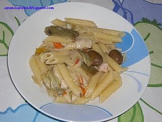Pasta con carciofi surimi e olive