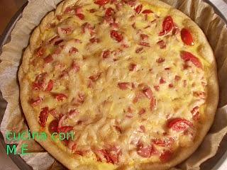 Torta salata integrale rustica con wurstel e pomodorini