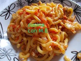 Pasta con salsiccia e vellutata di peperone