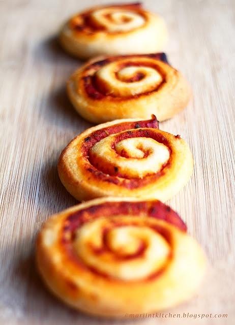 Girelle di pane con mozzarella da cartoline dalla mia cucina