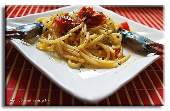 Spaghetto al granchio: ricetta italiana di pasta con crostacei