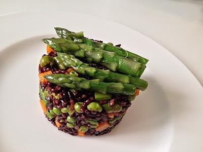 Riso venere al curry con punte di asparagi
