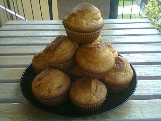 Muffins al miele ripieni di marmellata di albicocche
