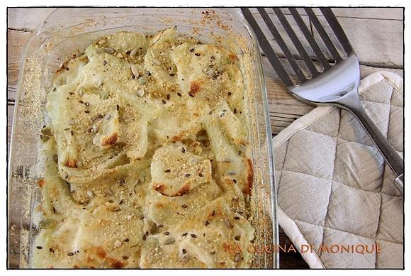 Finocchi gratinati con crescenza, pangrattato e semi misti