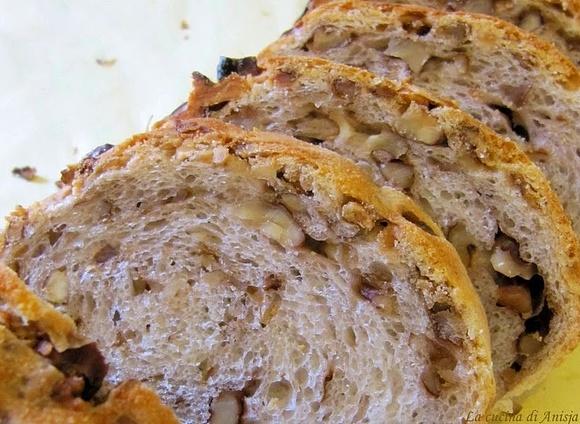 Pane alle noci per il World Bread Day 2014