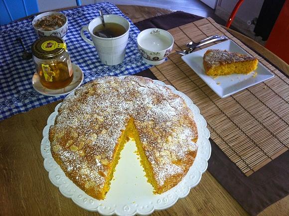 Torta soffice di carote e mandorle