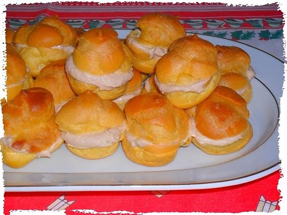 Bigné salati con mousse di tonno