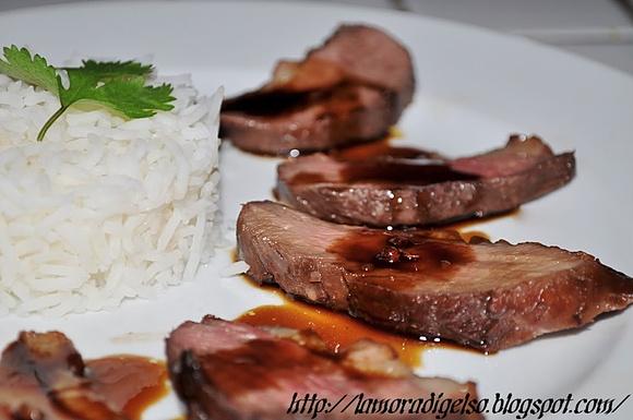 Petto d'anatra con riduzione di arancia, salsa di soia e lime