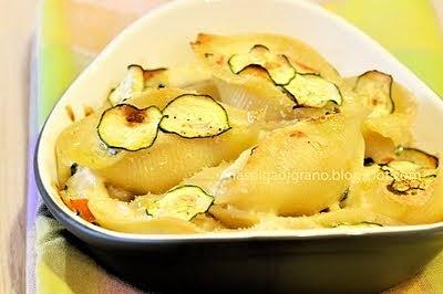 Conchiglioni gratinati con zucchine e salmone affumicato