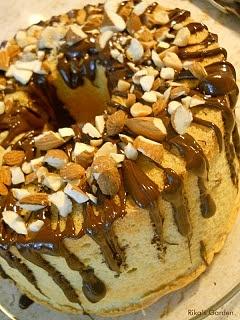 Chiffon cake ciambellone americano soffice e leggero con mandorle