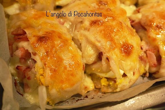 Rotolo di pizza ricco e saporito