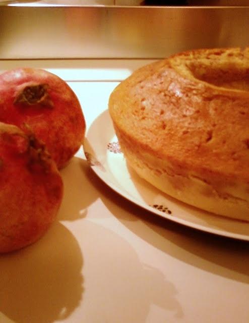 Ciambella al melograno semplice e personalizzabile