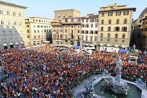 Manifestazione a firenze corri la vita per la lotta al tumore al seno