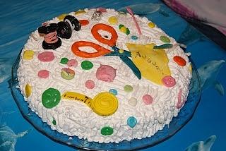 Auguri mamma torta con decorazioni panna e mmf