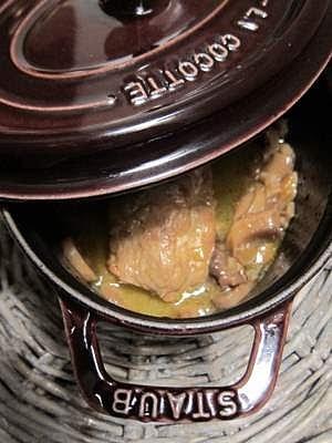 Maiale alla birra cotto nella ghisa