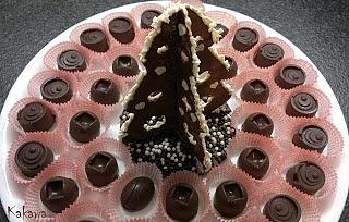 Cioccolatini ripieni e biscotti alla panna natalizi