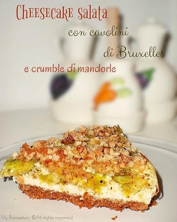 Cheesecake con cavolini di Bruxelles e crumble di mandorle