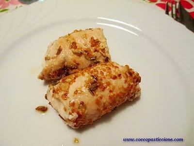 Involtini di petto di pollo ripieni di mozzarella di bufala con sesamo e finocchio