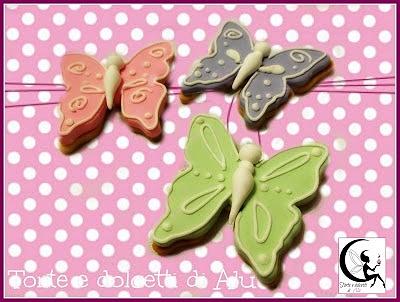 Biscotti decorati con ghiaccia e massa ticino tropic