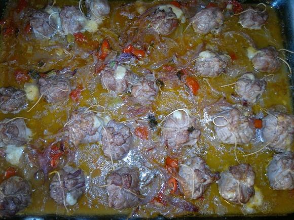 Fagottini di carne con pomodorini e formaggio