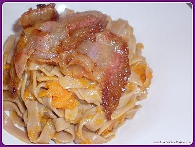 Tagliatelle di castagne con zucca porri e pancetta croccante