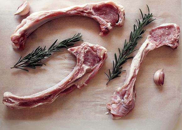 Costolette d'agnello dorate e fritte