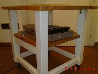 Sedia e tavolino in legno riciclato