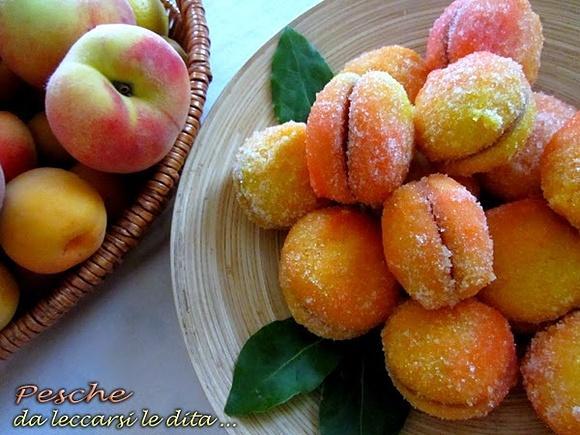 Pesche finte: biscotti a forma di pesca con limone e vaniglia