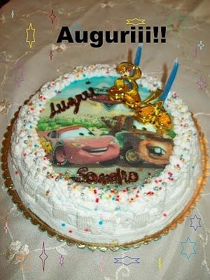 Torta cars con pan di spagna e crema chantilly per compleanno